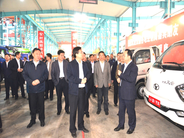 市新旧动能转换重大项目推进会龙八国际集团科普教育基地举行观摩